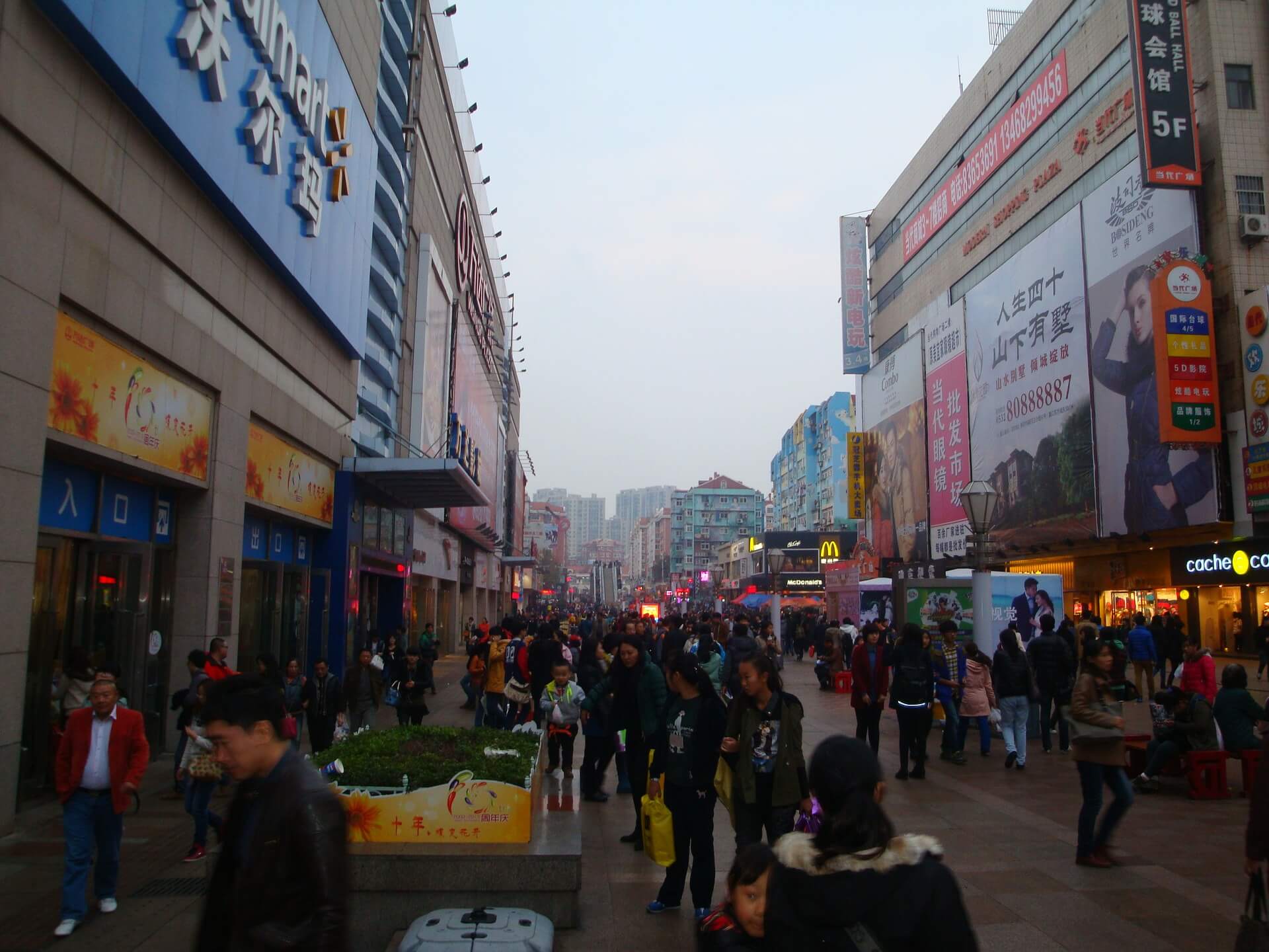 Global Luxury Brands Target the Young, Rich, and Spendthrift in China