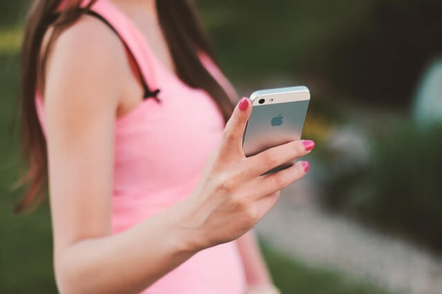 Apple Blames Customers As It Faces Difficulties In Selling iPhones